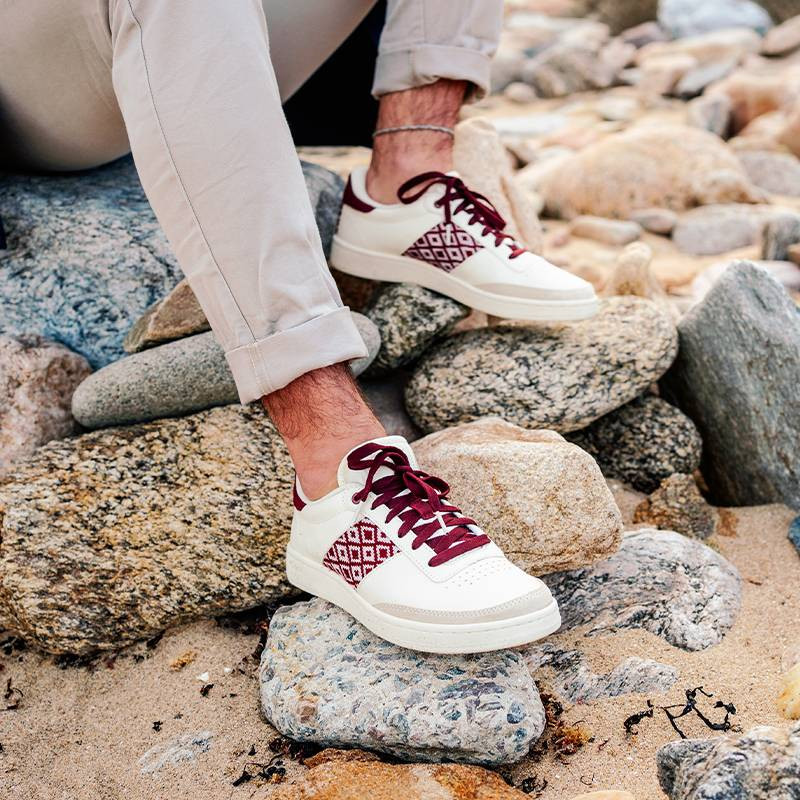 Baskets basses en cuir beige et bordeaux N go Saigon