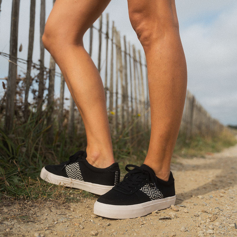 MAI CHAU CANVAS BLACK